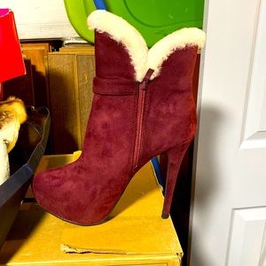 Selling ankle booties new never been worn.